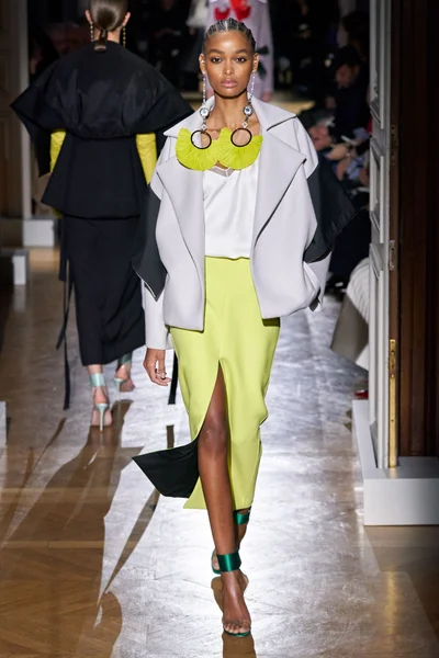 Look 25